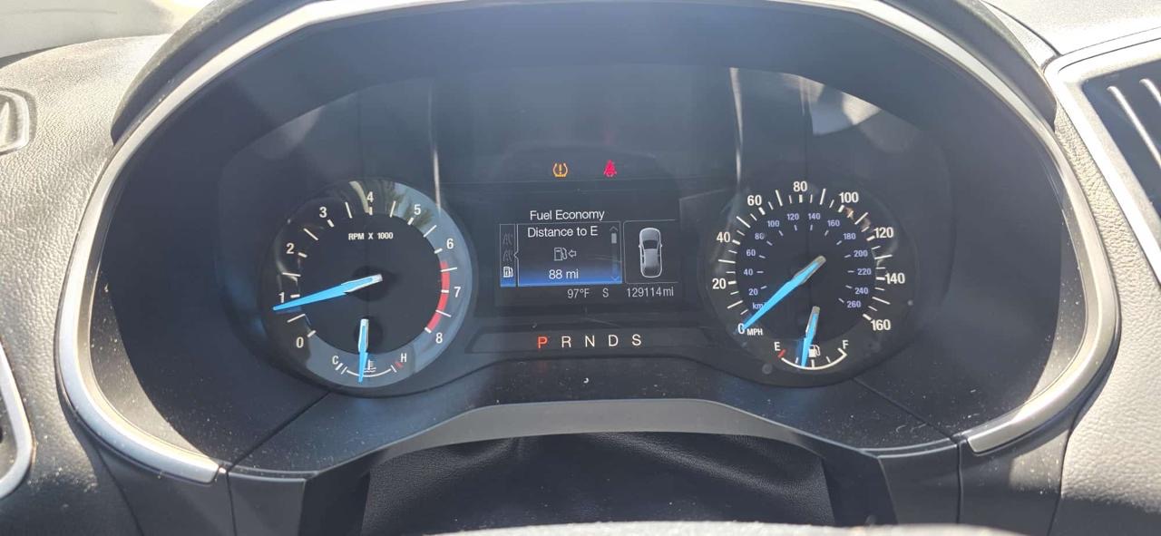 Tablero y millaje del Ford Edge 2016