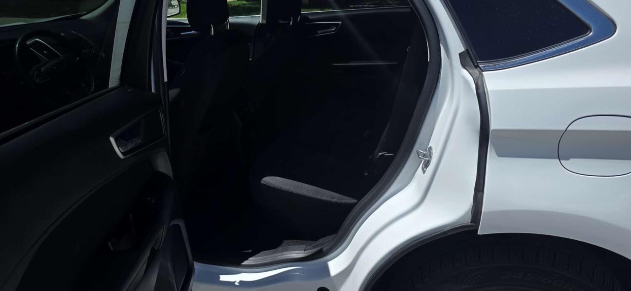 Asientos traseros del Ford Edge 2016