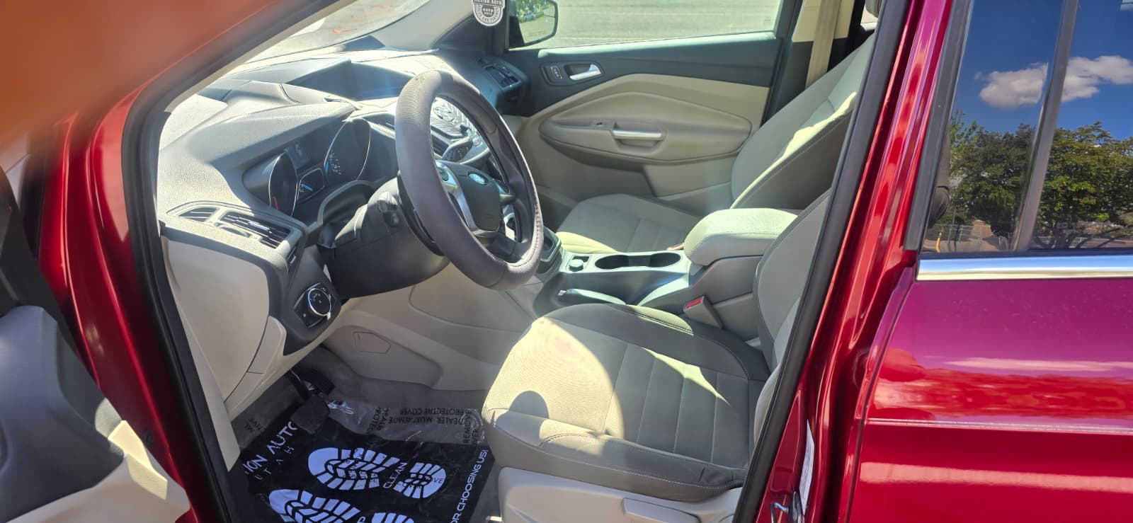 Interior delantero de la Ford Escape 2013