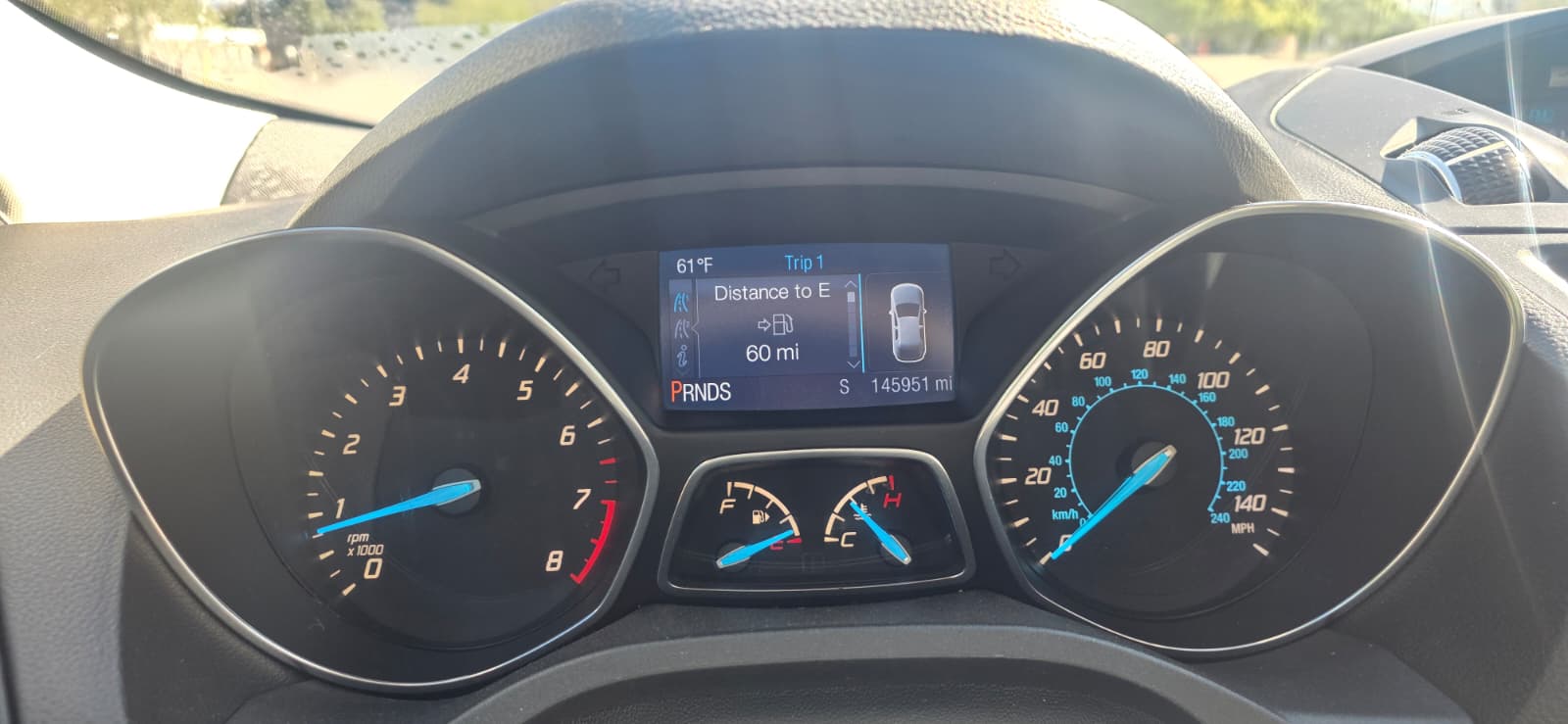 Tablero y millaje de la Ford Escape 2013