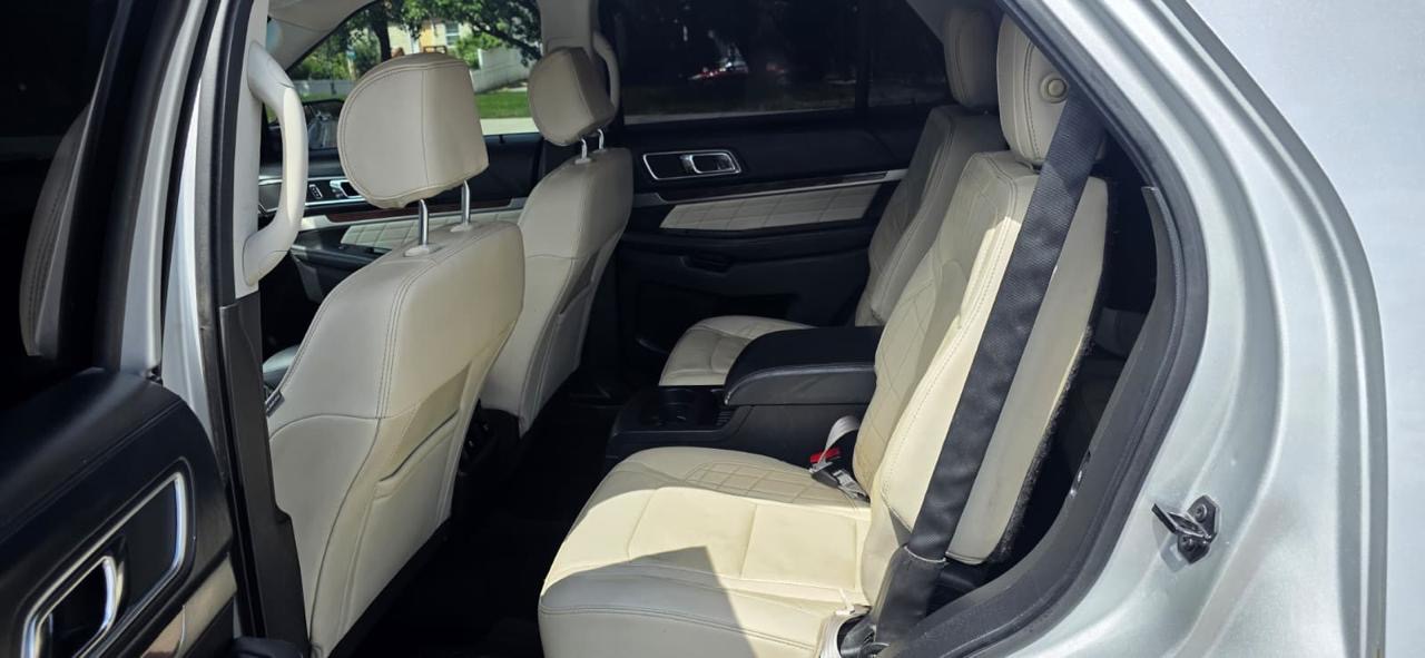 Asientos traseros de la Ford Explorer 2013