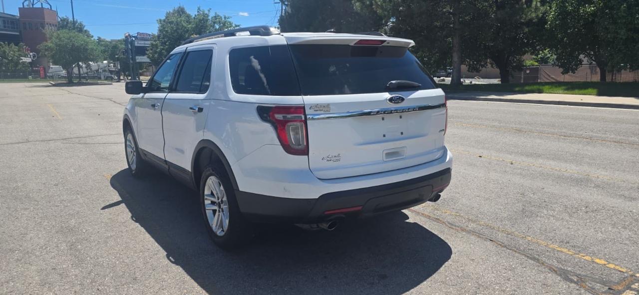 Ford Explorer 2013 vista posterior izquierda