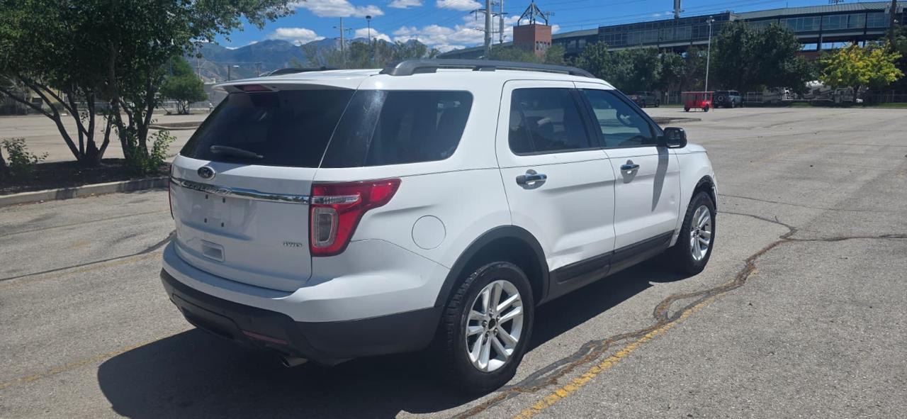 Ford Explorer 2013 vista posterior derecha