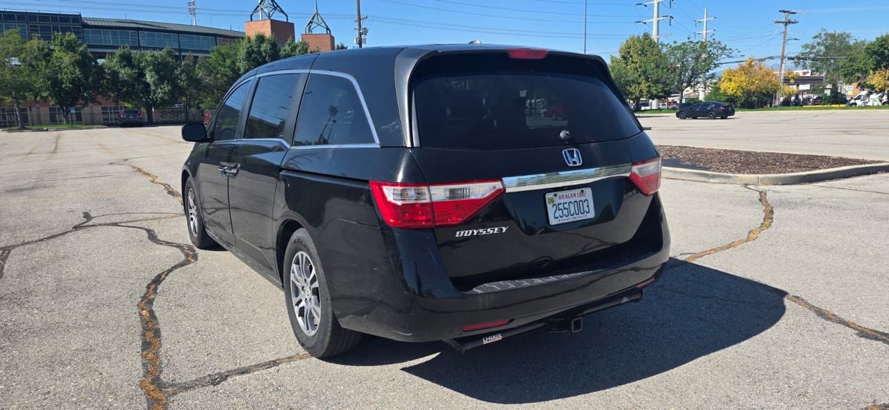 Honda Odyssey 2012 vista posterior lateral